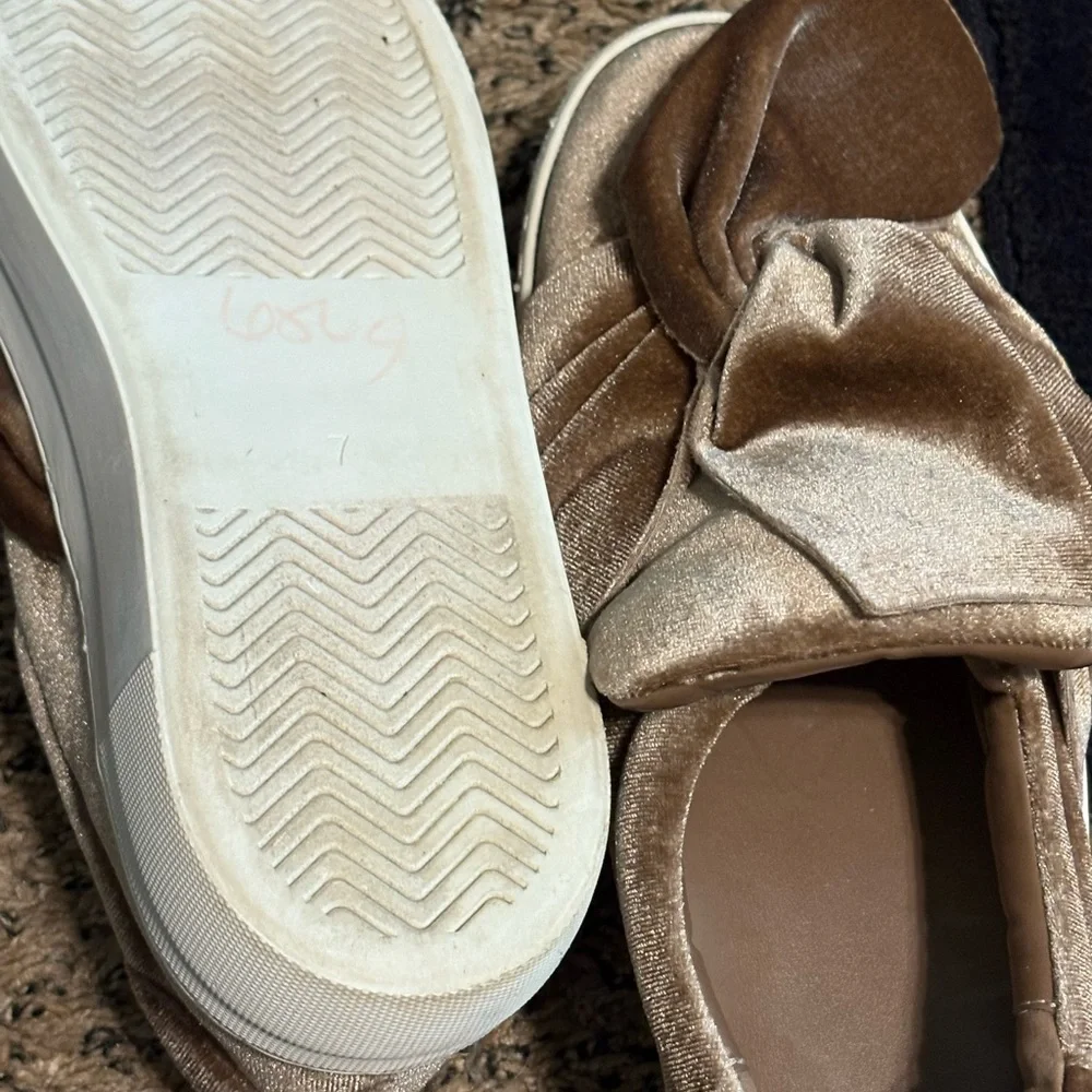 Alex + Alex Velvet Bow Platform Tennis Shoes Hello Fall 😍 - Picture 6 of 10